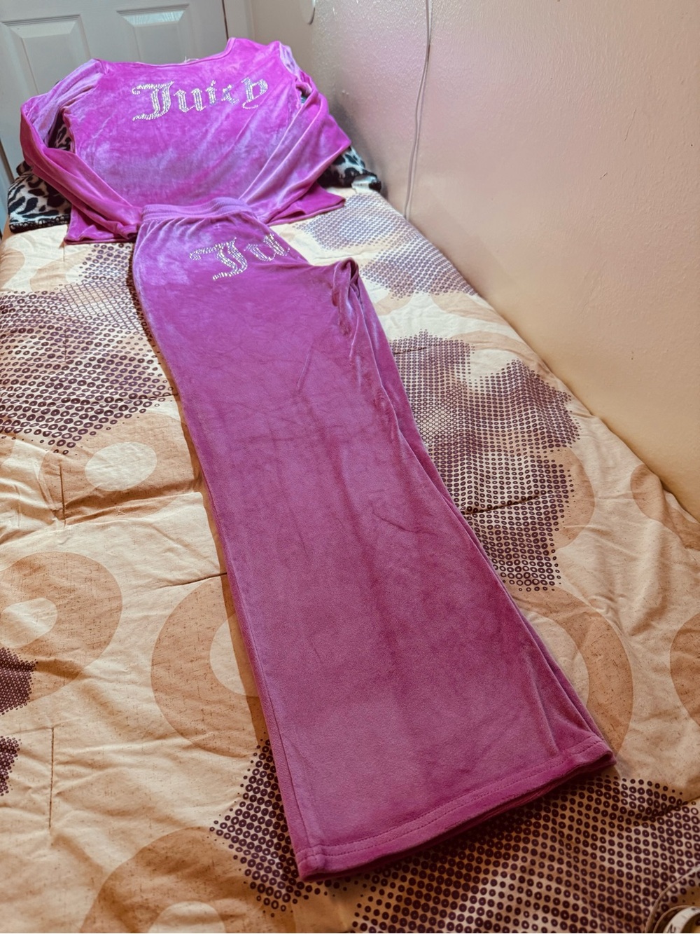 Juicy Couture Hot Pink Velour Lounge Set with Embellished Logo - Picture 4 of 8